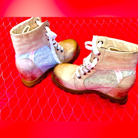 SAMPLE Leather Trim Waterproof Wedge boots. - Picture 2 of 8